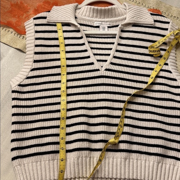 Sincerely Jules Black & Cream Sleeveless Sweater Vest - Picture 5 of 5